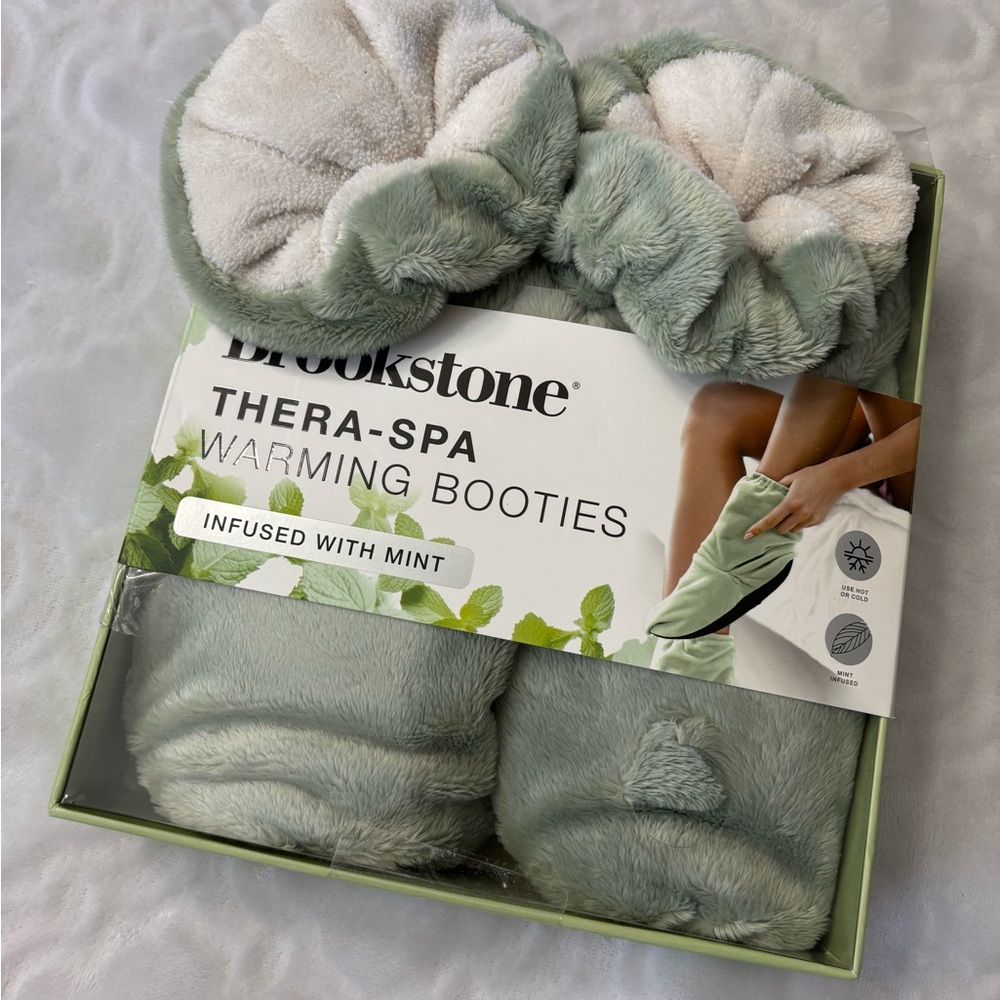 Brookstone Thera-Spa Mint Booties